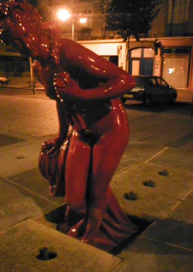 Habiller de nudit&eacute; - L.L. de Mars 2002